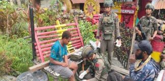 Tim Medis Satgas Ops Damai Cartenz Berikan Pelayanan Kesehatan bagi Warga Puncak Jaya