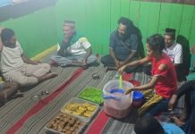 Hutang Budi Atas 42 Suara, Roy ‘Anak Cawat’ Masyewi Safari Ramadhan di Kampung Onar