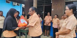 Berbagi Takjil dan Buka Puasa Bersama, Dharma Wanita Persatuan Teluk Bintuni Wujudkan Toleransi Beragama