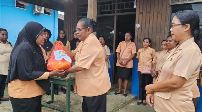 Berbagi Takjil dan Buka Puasa Bersama, Dharma Wanita Persatuan Teluk Bintuni Wujudkan Toleransi Beragama