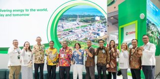 Bupati Teluk Bintuni Kunjungi Stan bp Indonesia di Arena IPA 2025