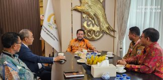 Kunjungi Wakil Ketua DPD RI, Bupati Yohanis Manibuy Undang Yorrys Raweyai Hadir di HUT ke 22 Teluk Bintuni