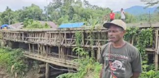 Masyarakat Kampung Idoor Keluhkan Proyek Jembatan Kali Obie Yang Terbengkalai