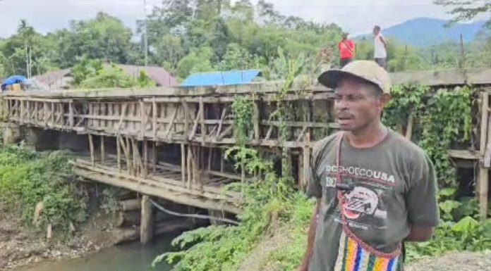 Masyarakat Kampung Idoor Keluhkan Proyek Jembatan Kali Obie Yang Terbengkalai