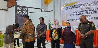 Hasil Pendampingan Hukum Kolaborasi Kejaksaan dan Pemda Bintuni, 300 Anak Yatim Terima Dokumen Kependudukan