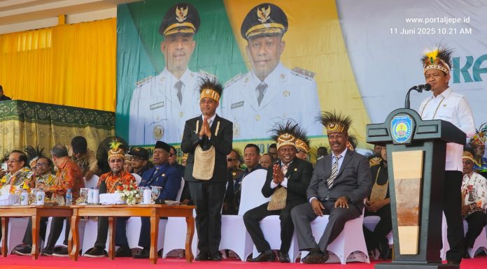 Gegara Bupati Yohanis Manibuy, Para Pejabat Pusat Hadir di HUT ke-22 Teluk Bintuni