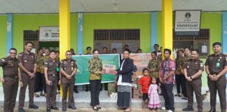 Berbagi ke Yayasan Panti Asuhan, IAD Teluk Bintuni Berikan Santunan ke Siswa Berprestasi