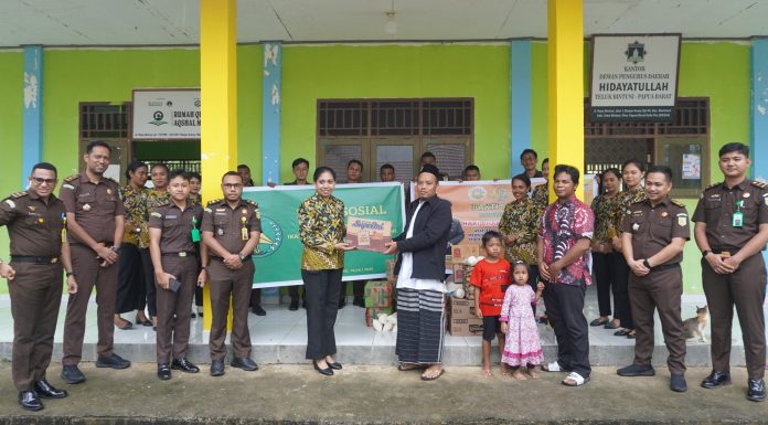 Berbagi ke Yayasan Panti Asuhan, IAD Teluk Bintuni Berikan Santunan ke Siswa Berprestasi