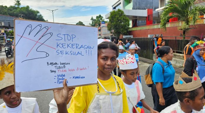 Peringati HAN 2025, Ratusan Anak di Teluk Bintuni Kampanye Lingkungan dan Anti Kekerasan Seksual