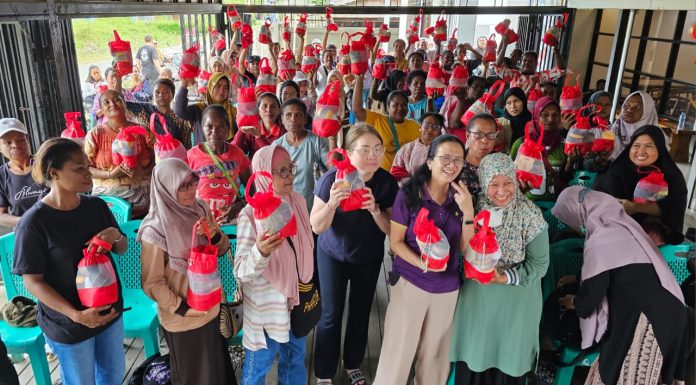 Puluhan Mama Papua Antusias Ikuti Festival Rajut Noken Yayasan Phapeda Teluk Bintuni