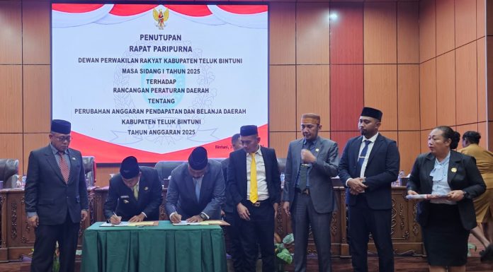 Menjelang Tengah Malam, Perubahan APBD Tahun 2025 Teluk Bintuni Ditetapkan Rp3.020.673.174.952