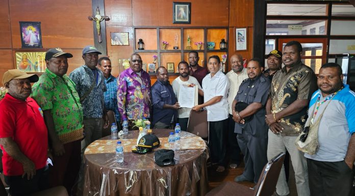Keluarga Suku Sougb Moskona Sampaikan Aspirasi ke Bupati, Ajukan Markus Iba Sebagai Sekda Teluk Bintuni