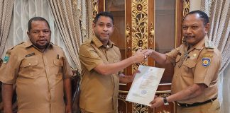 Moses Koropasi Ditunjuk Sebagai Plt Kadin Perumahan dan Kawasan Permukiman Teluk Bintuni