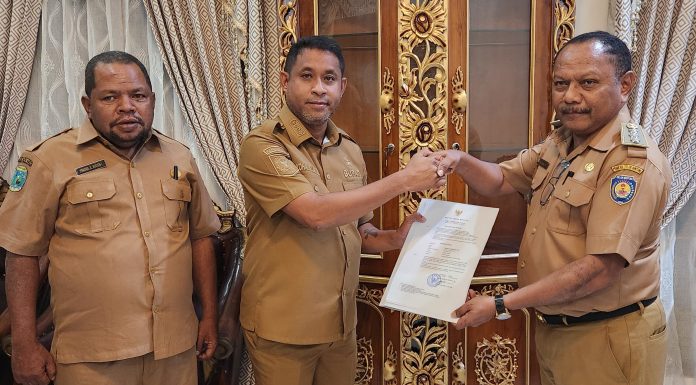 Moses Koropasi Ditunjuk Sebagai Plt Kadin Perumahan dan Kawasan Permukiman Teluk Bintuni