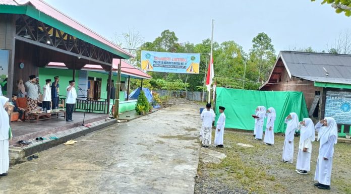 Peringati HSN 2025, Santri Teluk Bintuni Lakukan Kemah Bersama di Ponpes Thoriqul Huda