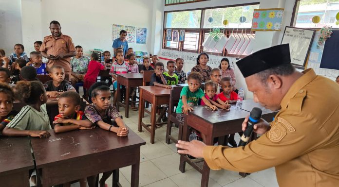 Pemda Teluk Bintuni Selamatkan Pendidikan Ratusan Anak Terdampak Konflik KKB Moskona