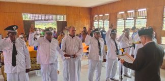 Kunjungan Kerja di Wilayah Pegunungan, Bupati Anisto Lantik Tujuh Kepala Kampung