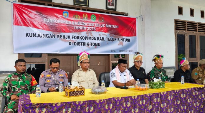 Kunjungan Kerja Bersama Forkopimda, Wakil Bupati Teluk Bintuni ‘Belanja Masalah’ di Distrik Tomu