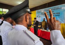 Usai di Gunung, Bupati Anisto Lantik Enam Kepala Kampung di Wilayah Pesisir