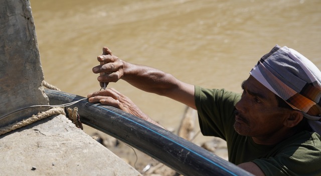 Gotong Royong di Tengah Bencana: Tim Gabungan Bangun Jembatan Darurat dari Kayu Sisa Banjir di Gayo Lues
