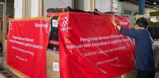 Pulihkan Koneksi di Tengah Duka: Kemkomdigi dan Telkomsel Salurkan 500 HP Gratis untuk Warga Aceh