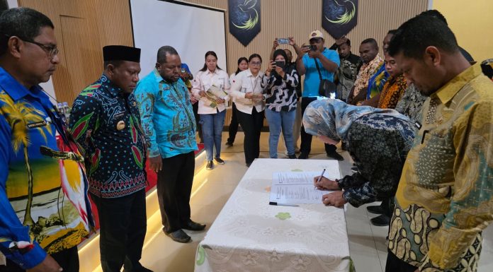 Serah Terima Jabatan di Dinas Perhubungan Teluk Bintuni, Wabup JL: Tra Boleh Baku Bombe