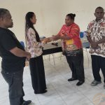 Kepala Distrik Tembuni Serahkan Anggaran Musrenbang 2026