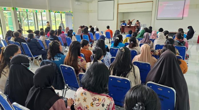 185 Tenaga Kesehatan Teluk Bintuni Mendapat Beasiswa RPL di Universitas Kadiri