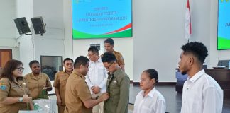 Disiapkan Kerja di Genting Oil, Bupati Anisto Lepas 15 Anak Bintuni Pendidikan Migas ke Cepu