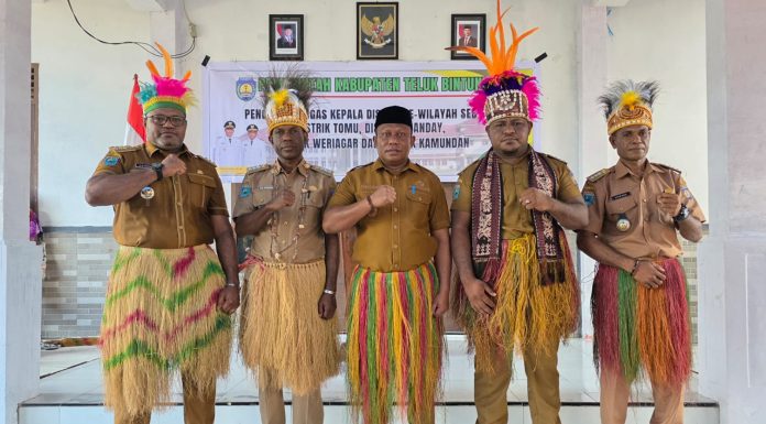 Wabup Joko Lingara Antar Empat Kepala Distrik Sebyar Raya