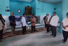 Safari Ramadhan ke Distrik Babo, Bupati Yohanis Manibuy Serahkan Bantuan Operasional Masjid