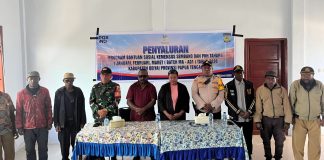 Dinsos Deiyai Salurkan Bantuan Sembako dan PKH Tahap I 2026, Bupati Tekankan Pendataan Tepat Sasaran