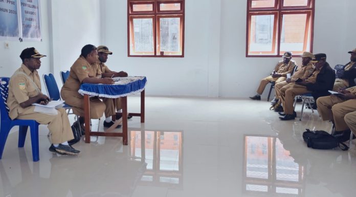 Di Kabupaten Deiyai, Setiap Kampung Terima Bansos Rp 70 Juta dan Sembako