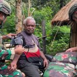 Peduli Kesehatan Masyarakat, Satgas Yonif 521/Dadaha Yodha Buka Pos Pengobatan Gratis di Distrik Kelila