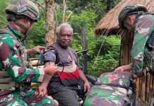 Peduli Kesehatan Masyarakat, Satgas Yonif 521/Dadaha Yodha Buka Pos Pengobatan Gratis di Distrik Kelila