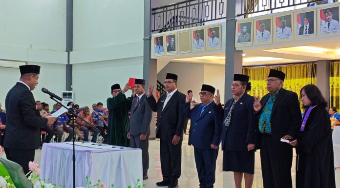 Enam Hari Jelang Pensiun, Sistoyo Terima Kado Kursi Plt. Kepala Dinas Perpustakaan Teluk Bintuni