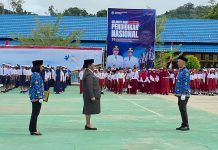Peringatan Hardiknas 2026 di Teluk Bintuni, Bupati Yohanis Manibuy Tandatangani Kenaikan Pangkat 55 Guru