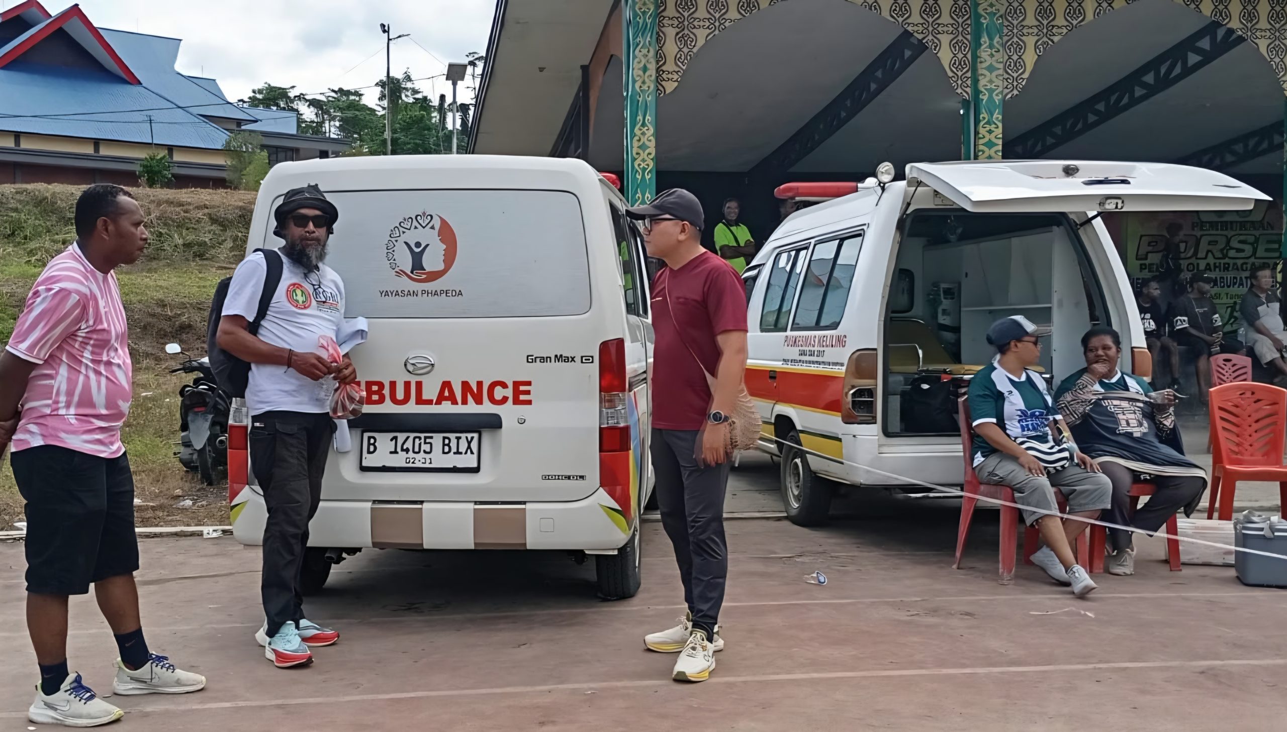 Ambulan Yayasan Phapeda Standby Selama Rangkaian HUT ke 23 Teluk Bintuni