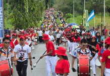 Atribut Piala Dunia ke-23 Semarakkan Jalan Sehat HUT ke-23 Kabupaten Teluk Bintuni