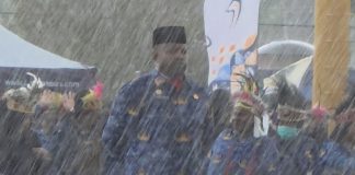 Hujan Deras Guyur Puncak Perayaan HUT ke 23 Teluk Bintuni, Bupati Anisto: Ini Berkah Tuhan