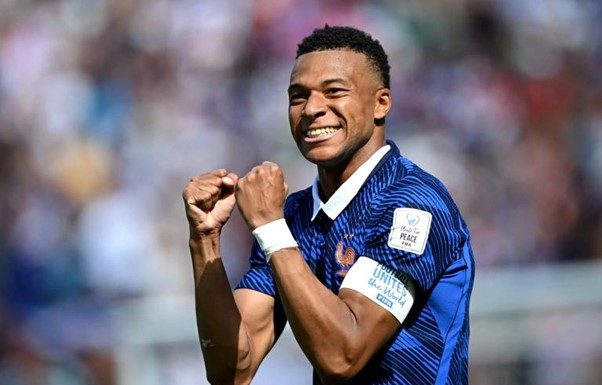 Sepasang Gol Bersejarah Mbappe Bawa Prancis Raih Kemenangan Mendebarkan