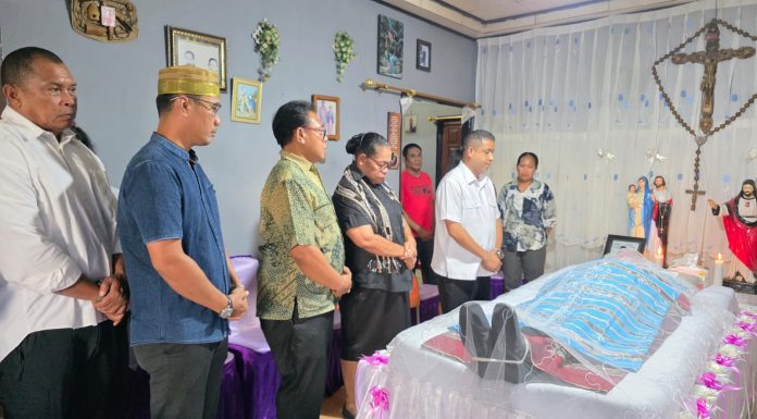 Mantan Ketua DPRK Teluk Bintuni Meninggal Dunia, Bupati Anisto Ajak Pimpinan OPD Melayat