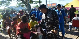 Dankodaeral XI Laksda TNI Joko Andriyanto Tinjau Langsung Bakti Kesehatan TNI AL untuk Suku Asmat di Merauke