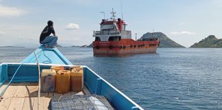 Usai Jadi Bukti Kejahatan, Kapal SPOB Sisar Matiti Dikembalikan ke Perusda Bintuni Maju Mandiri