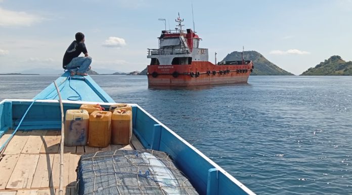 Usai Jadi Bukti Kejahatan, Kapal SPOB Sisar Matiti Dikembalikan ke Perusda Bintuni Maju Mandiri
