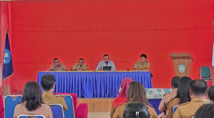 Kadin Dikbudpora Evaluasi Disiplin Pegawai untuk Tingkatkan Pelayanan Pendidikan di Teluk Bintuni
