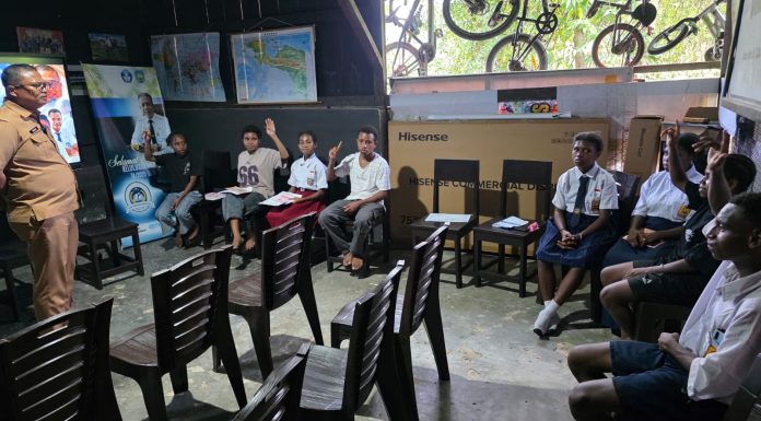 Anak Moskona Utara Ingin Jadi Dokter dan Pilot, Henry Kapuangan; Harus Semangat Belajar