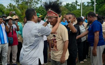 Kontingen Pesparani Teluk Wondama Dipimpin Wabup Alex Marani, Disambut Bupati Yohanis Manibuy