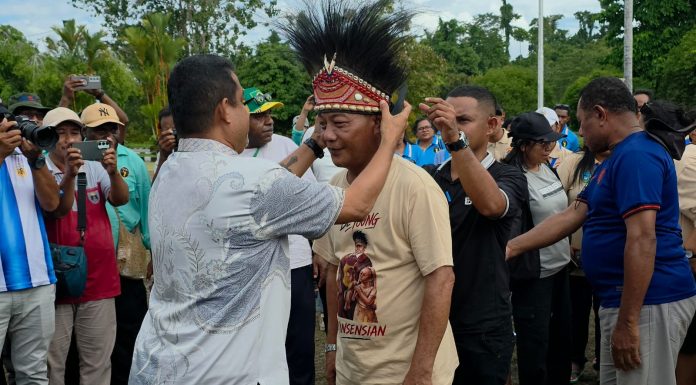 Kontingen Pesparani Teluk Wondama Dipimpin Wabup Alex Marani, Disambut Bupati Yohanis Manibuy