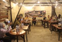 Ngopi Bareng Wartawan, Kapolres Teluk Bintuni Tegaskan Peran Media Sebagai Mitra Strategis Polisi